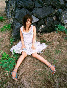 午夜DJ直播免费看完整视频-美国女子趴着打屁股打红