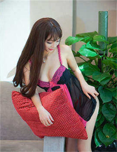 穿盔甲的少女